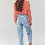 jasne jeansy damskie z wysokim stanem