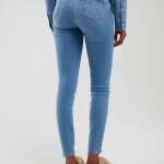 jasne jeansy damskie z wysokim stanem