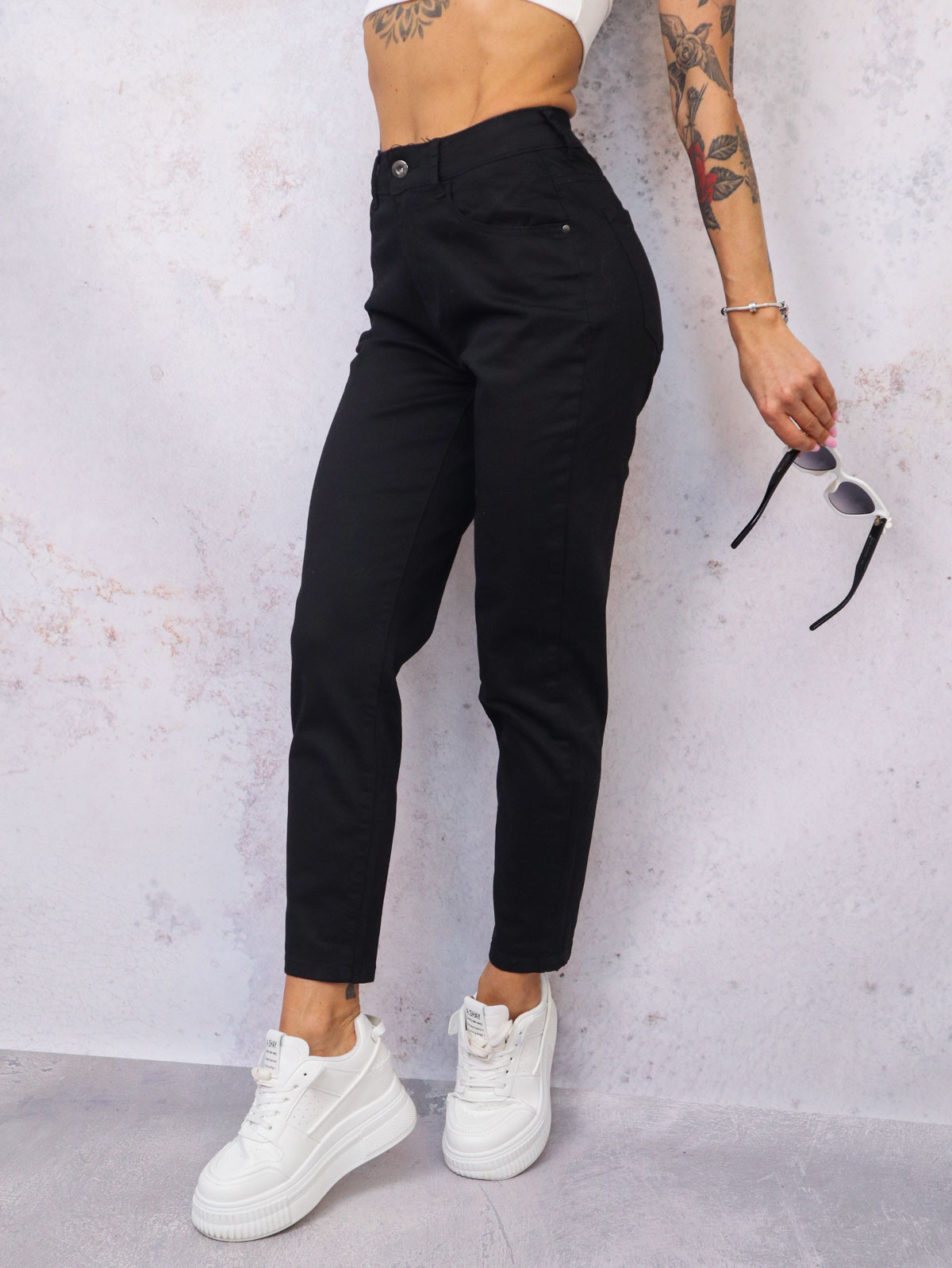 mom-jeans-czarne-822zsy-1.jpg mom jeans czarne - obrazek 1